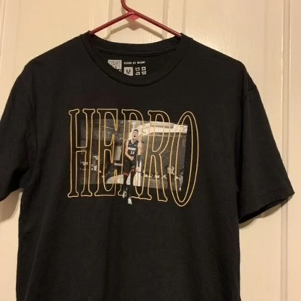Court Culture Miami Hurricanes Basketball Hero Size Medium T-Shirt